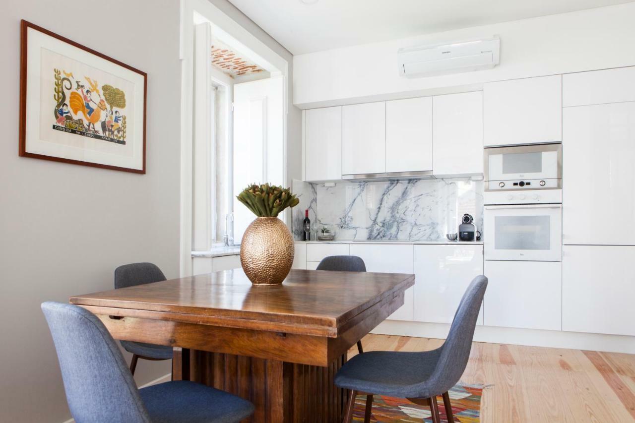 Alfama Sophisticate Flat With Balconies 2Bedrs 2Baths & Ac In 19Th Century Building Historic Center Apartamento Lisboa Exterior foto